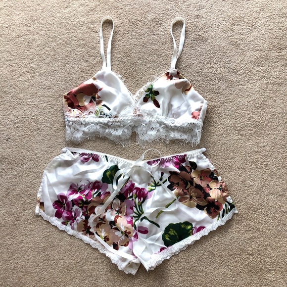 🚫SOLD🚫Floral print lace lingerie set NWOT - Picture 2 of 13